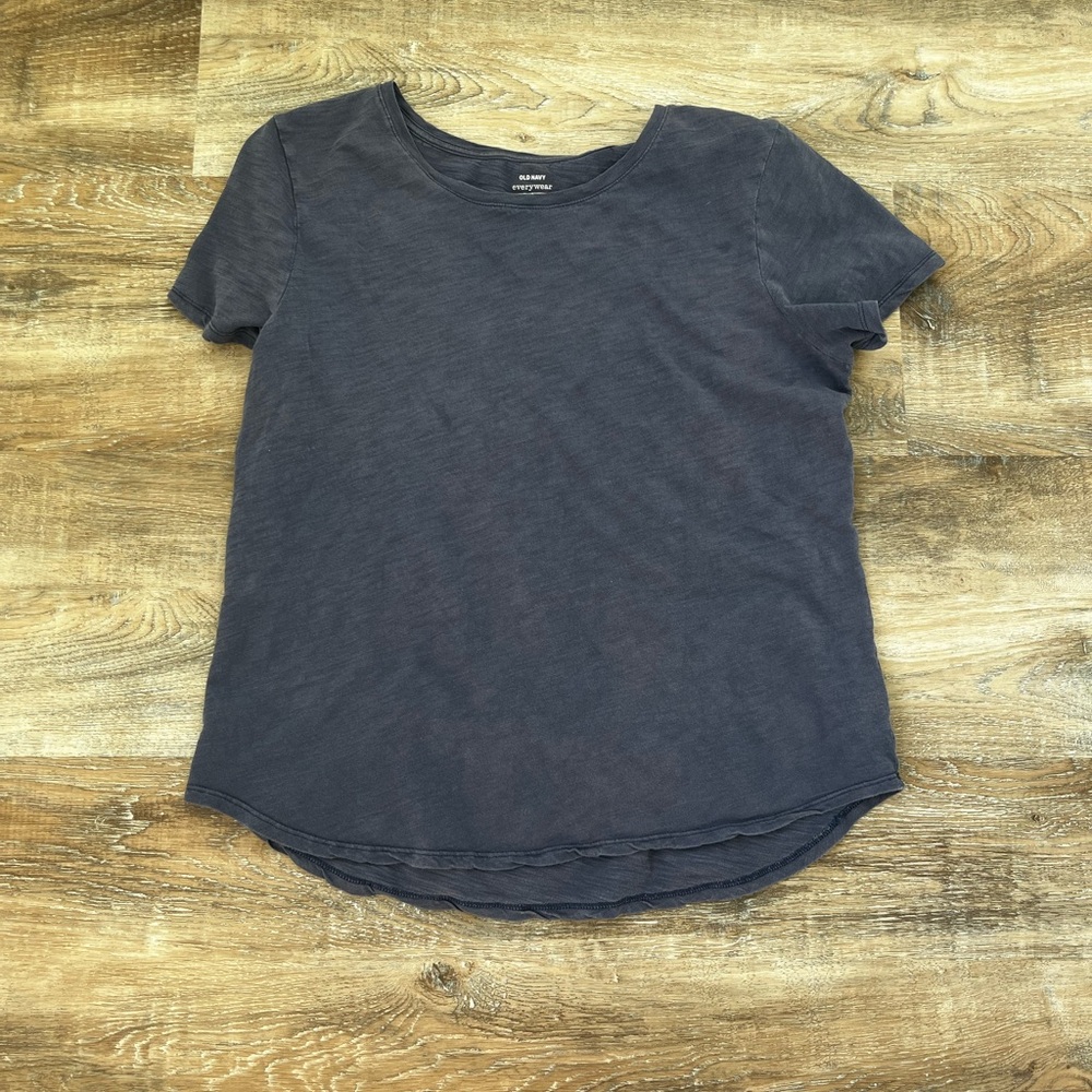 Old Navy Everywear tee - size Large